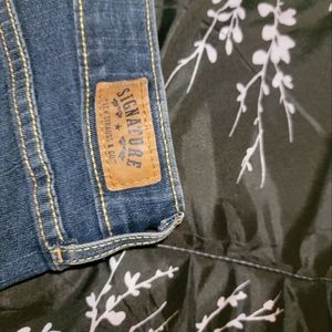 Womens Levi's signature jeans size 10